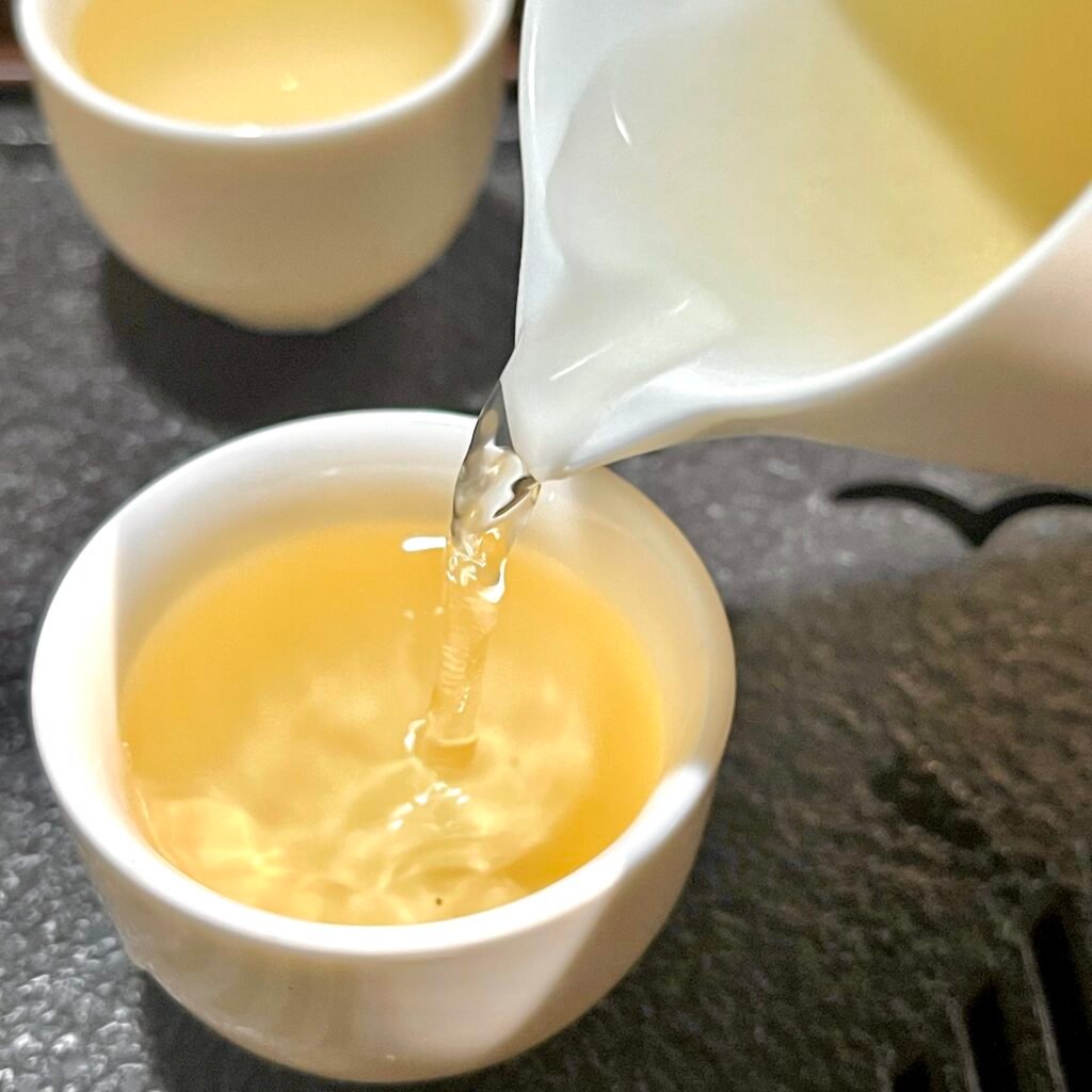 The crystal-clear, refreshing pale apricot liquor of Spring 2026 Baihao Yinzhen from Shouning, Fujian, a pristine Chinese white tea.