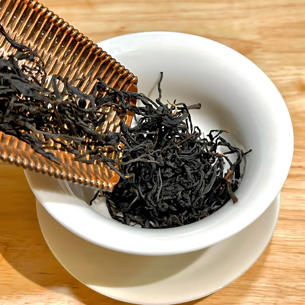 step-by-step black tea brewing using a gaiwan, gongfu method
