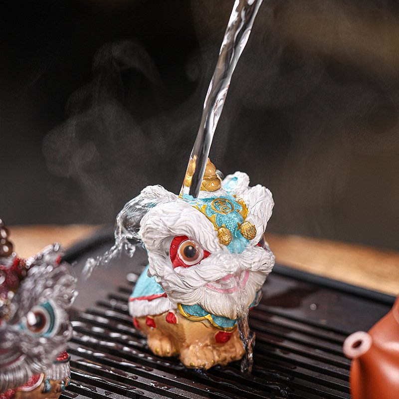 Hot water being poured directly over a heat-activated tea pet to trigger the dramatic temperature-sensitive color transformation