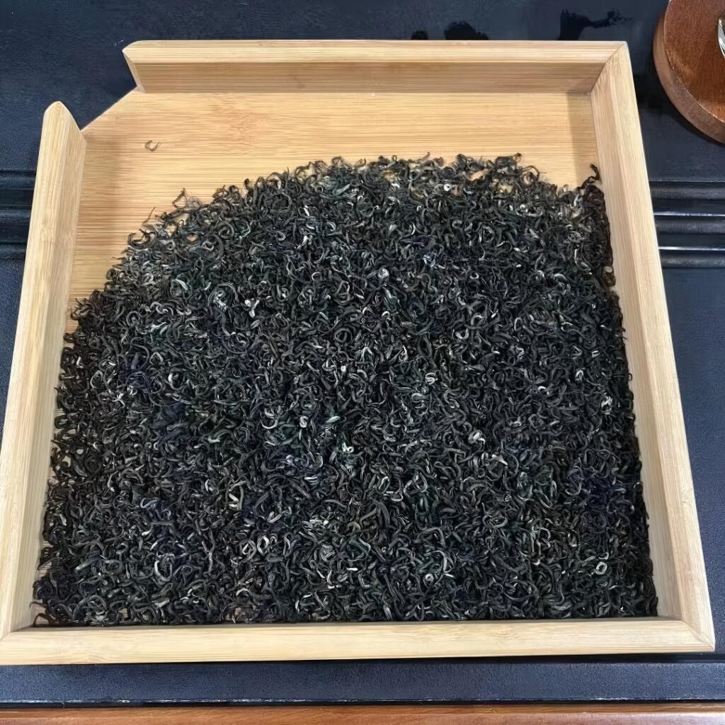 single dongting biluochun bud with classic snail-shaped spiral curl