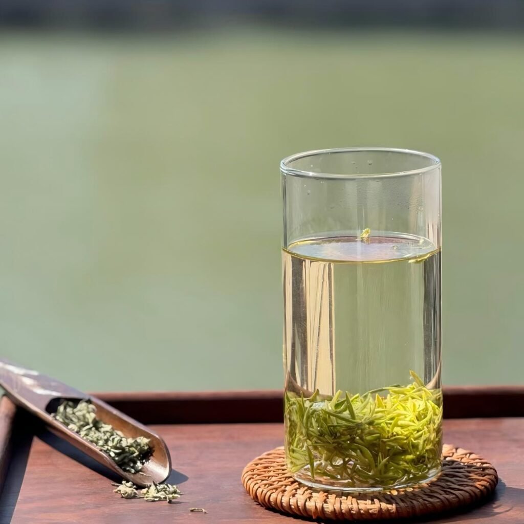 How to brew green tea using a traditional glass gaiwan and water cooled to the perfect 80 degrees Celsius.