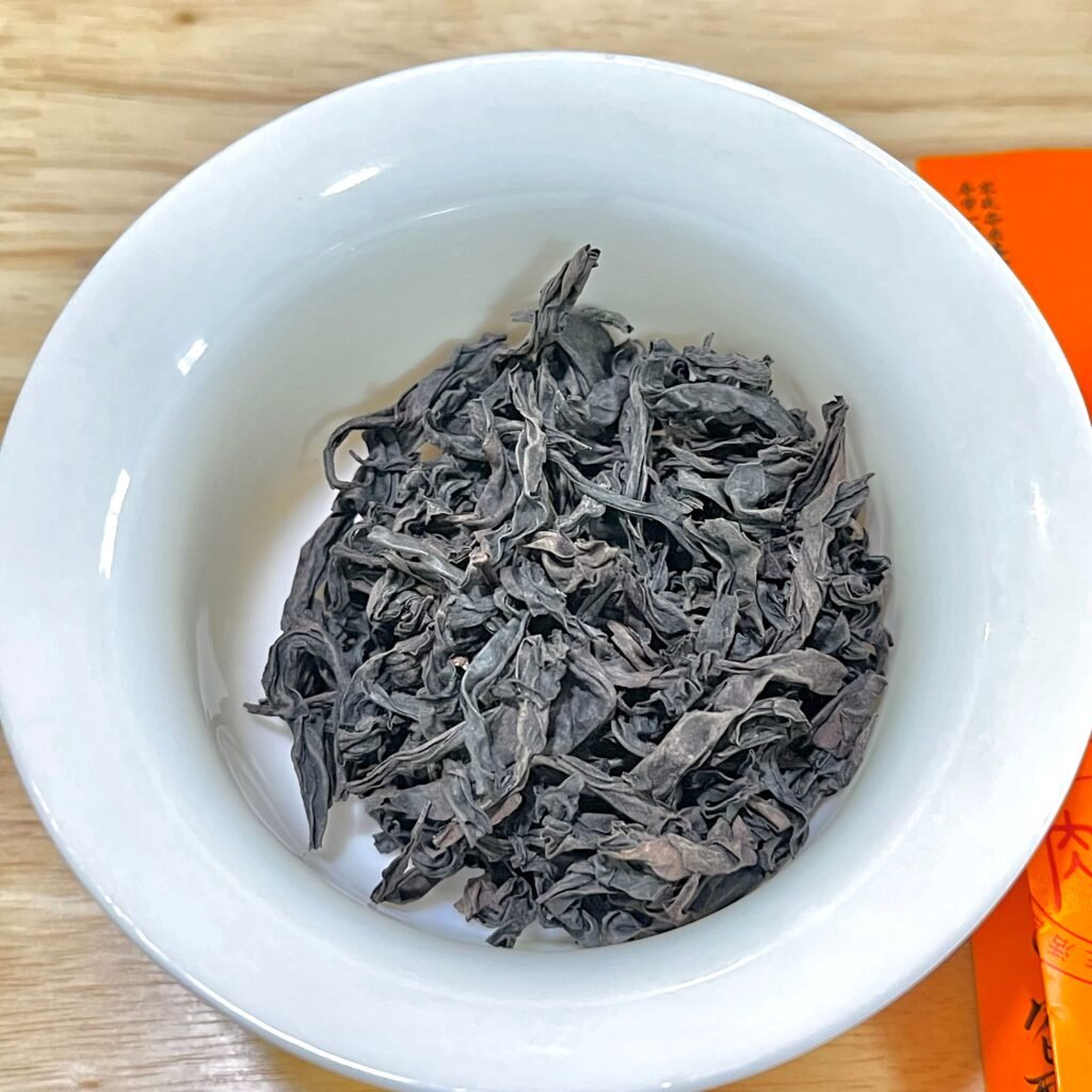 yanzi-ke-rougui-tea-leaves-macro