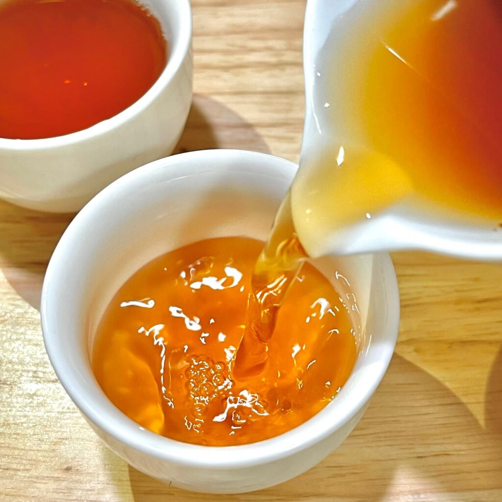 A fresh steep of authentic Yanzi Ke Rougui Wuyi oolong tea